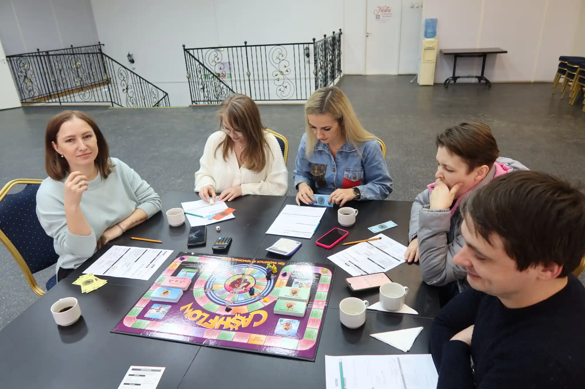 Участники GameMind Club за игровым столом